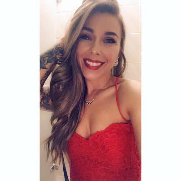 Meet your Posher, Hillary - Picture 1 of 1